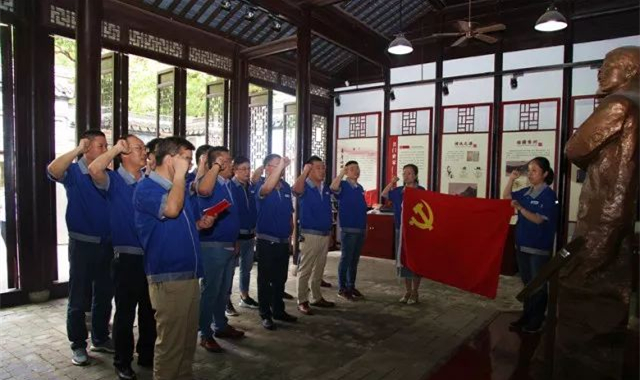 杏耀平台组织新党员举行入党宣誓仪式 - 今日杏耀平台 - 杏耀平台		